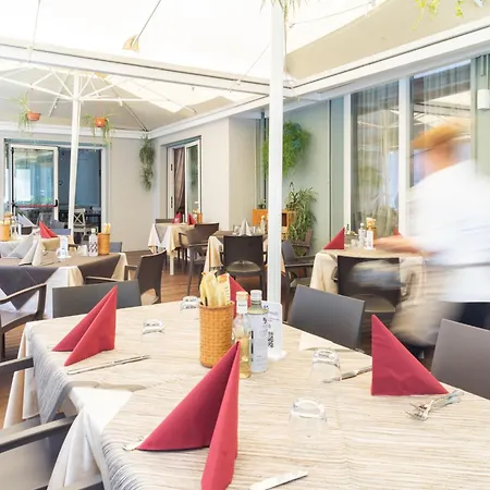 Ondina E Milazzo チェルヴィア